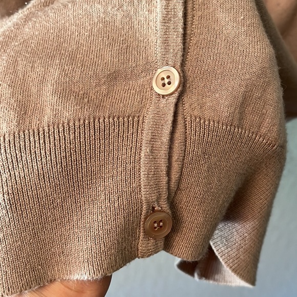 Cream sweater - Picture 10 of 11